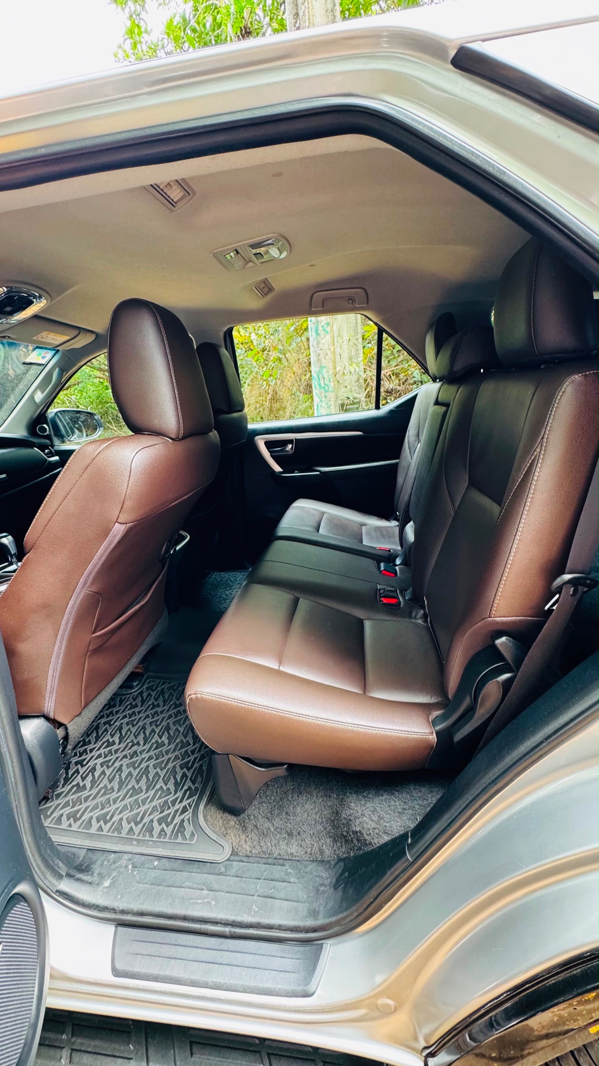 Toyota Hilux SW4 7