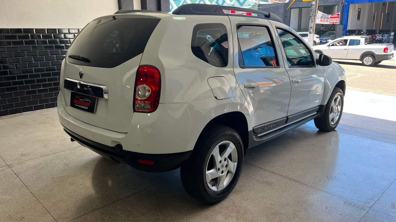 RENAULT DUSTER 6