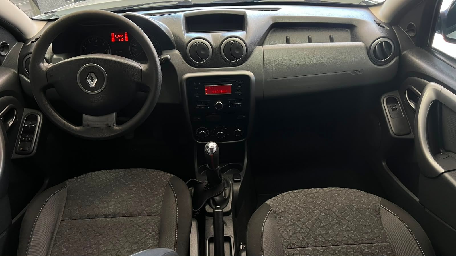 RENAULT DUSTER 8