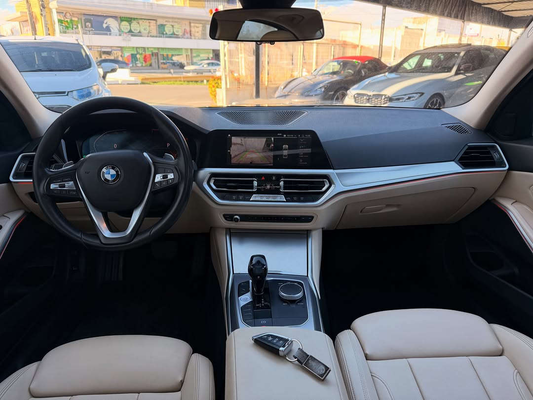 BMW 320i 8
