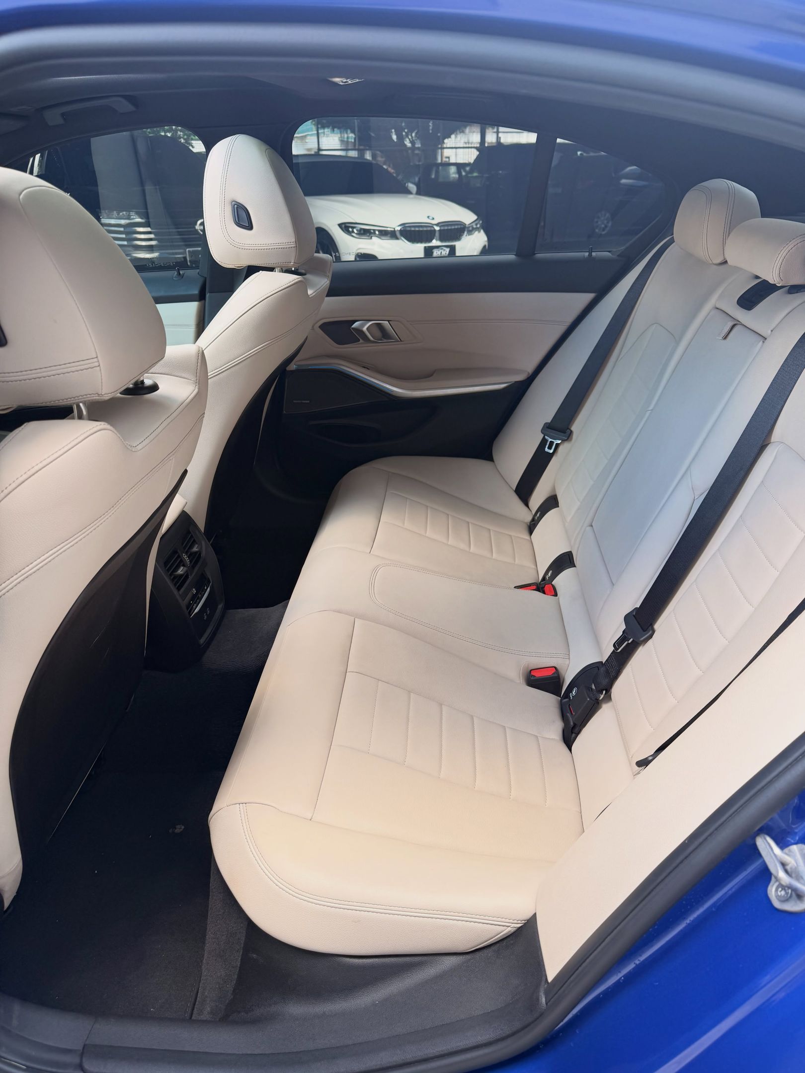 BMW 320i 6