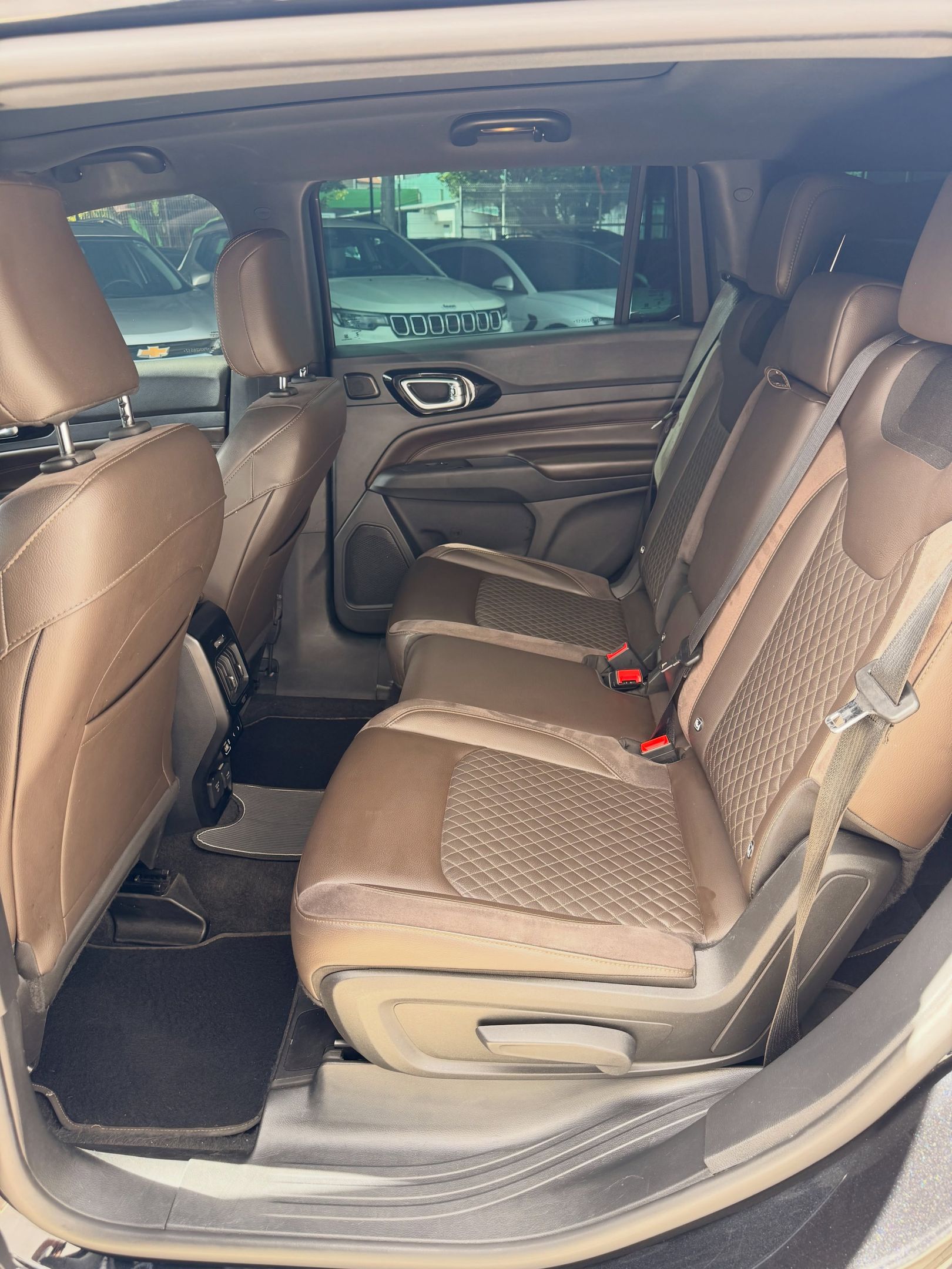 Jeep Commander 6