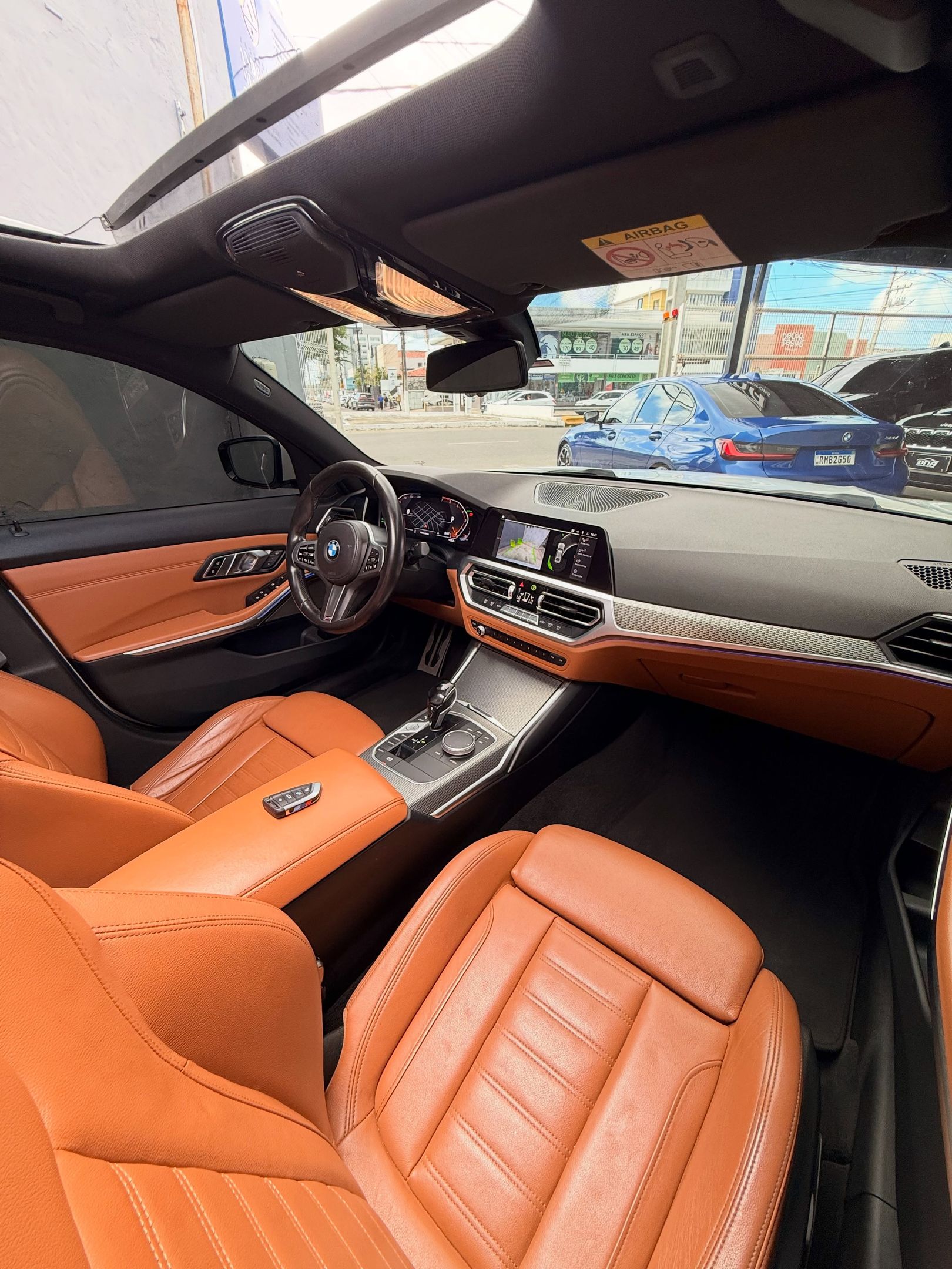 BMW 320i 9