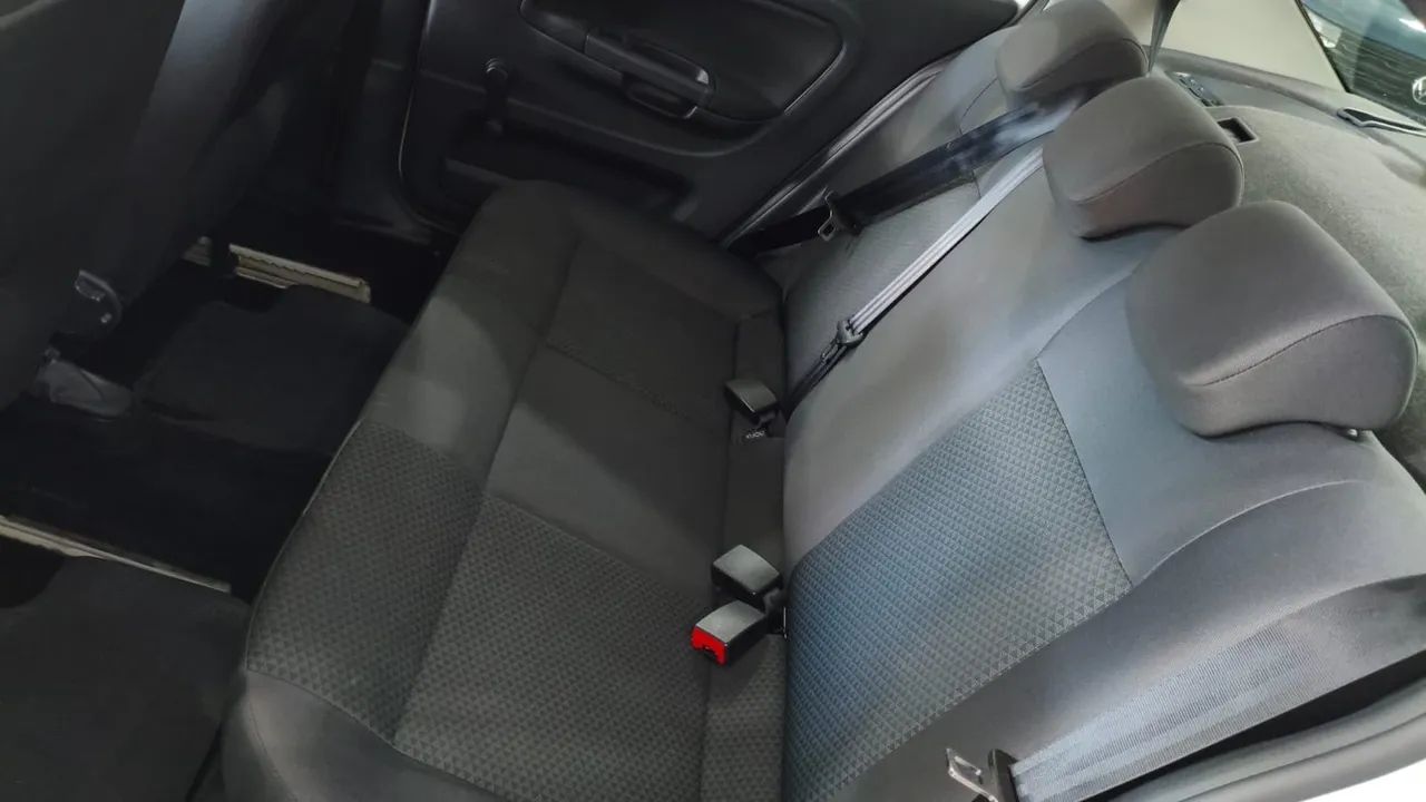 Volkswagen VOYAGE 4
