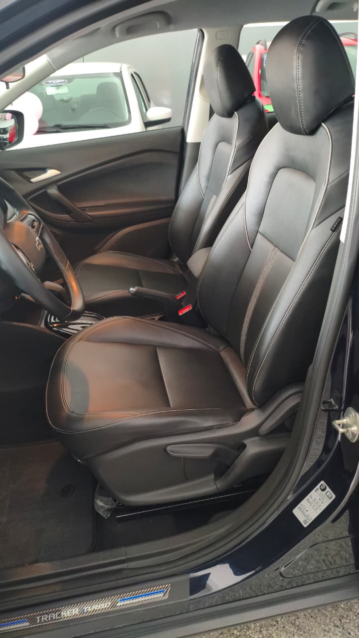 CHEVROLET TRACKER 3