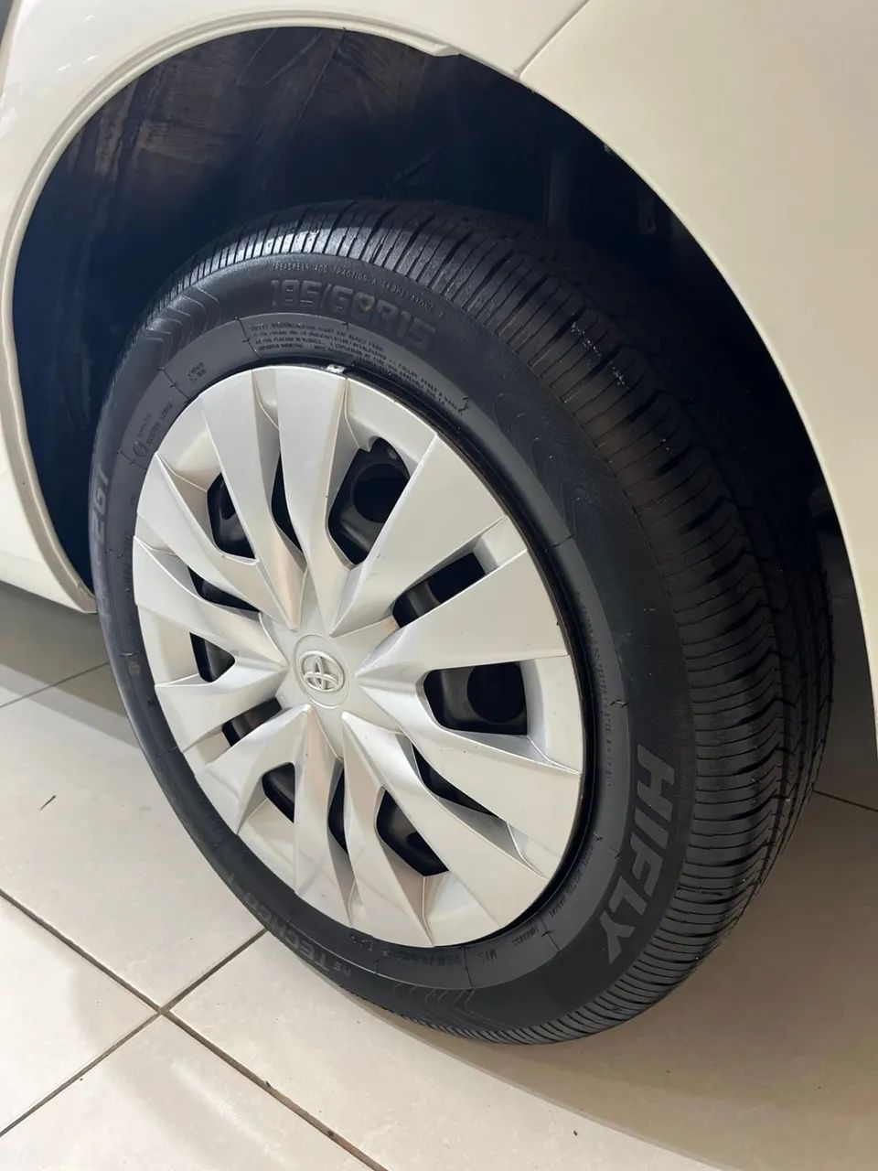Toyota YARIS 12