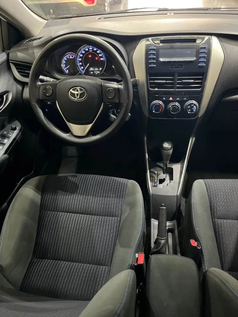 Toyota YARIS 8