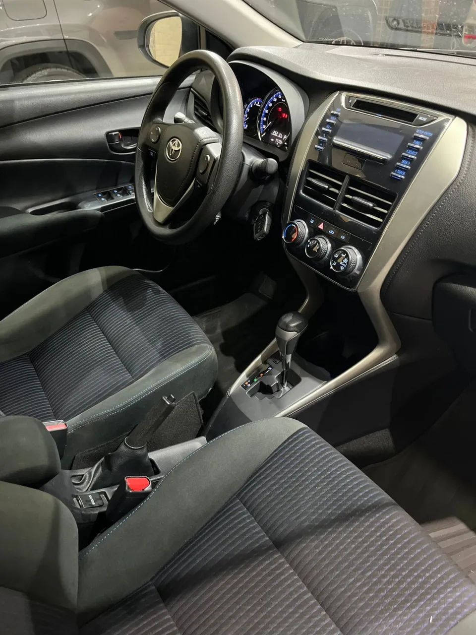 Toyota YARIS 9