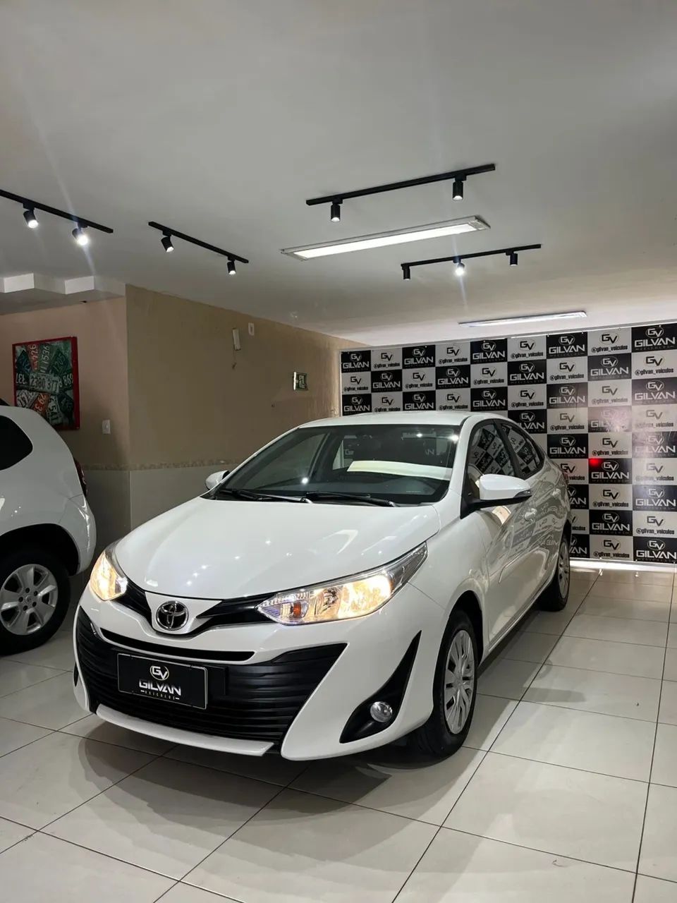 Toyota YARIS 4