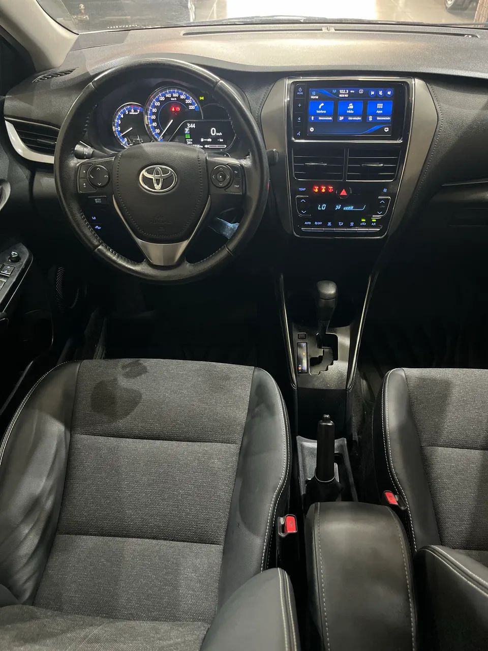 Toyota YARIS 8