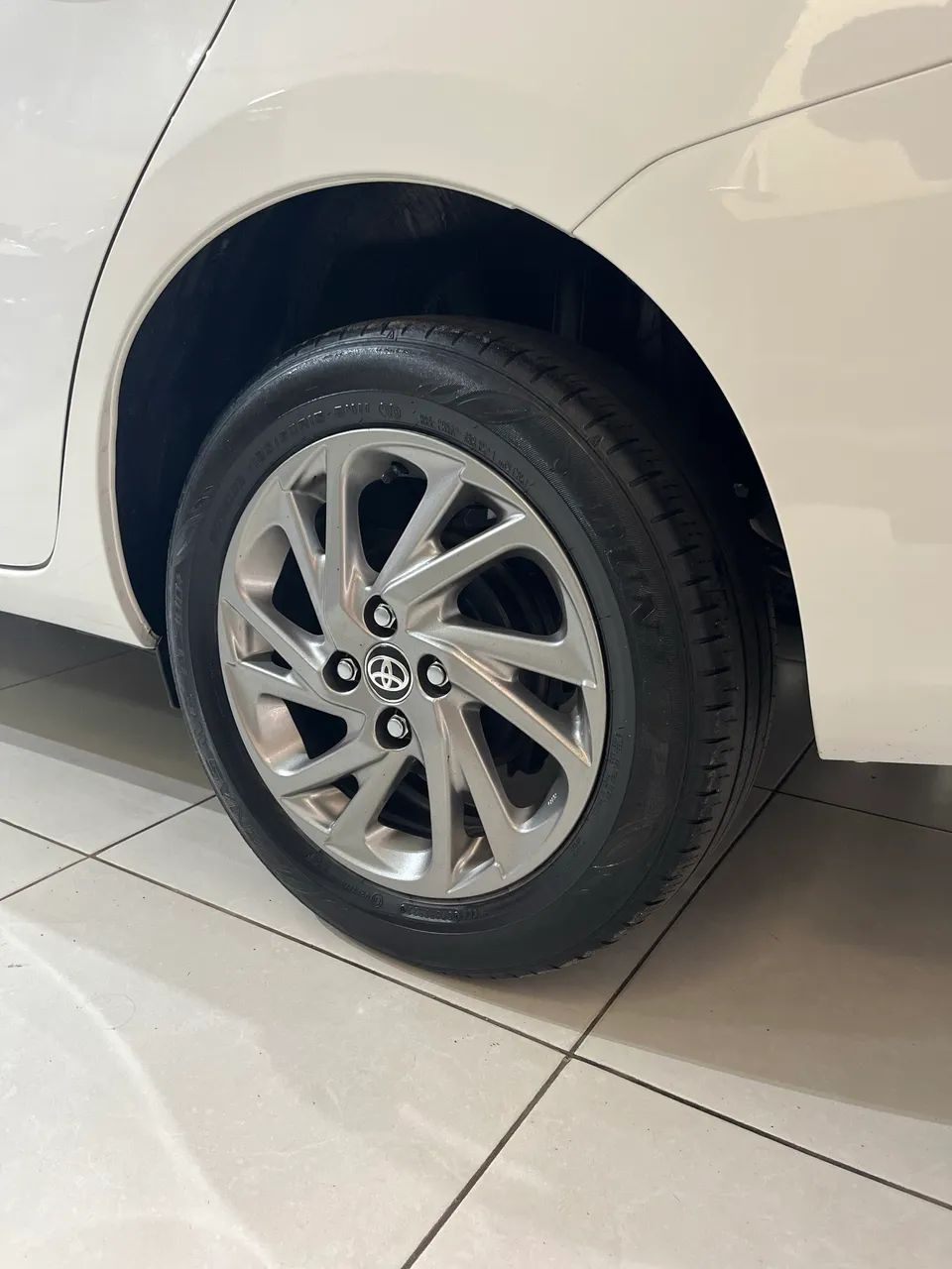 Toyota YARIS 12