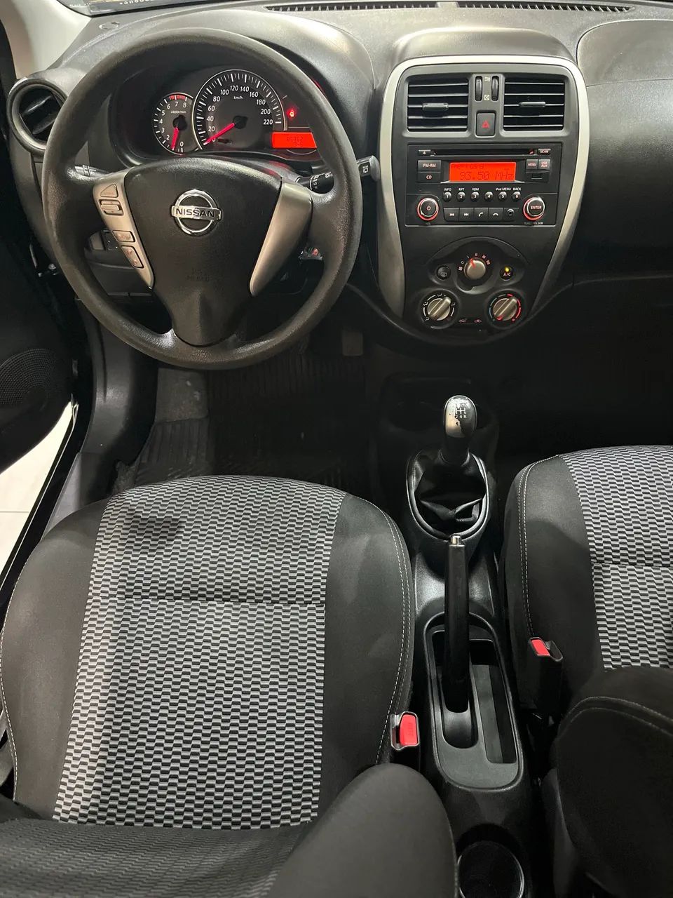 Nissan MARCH 12