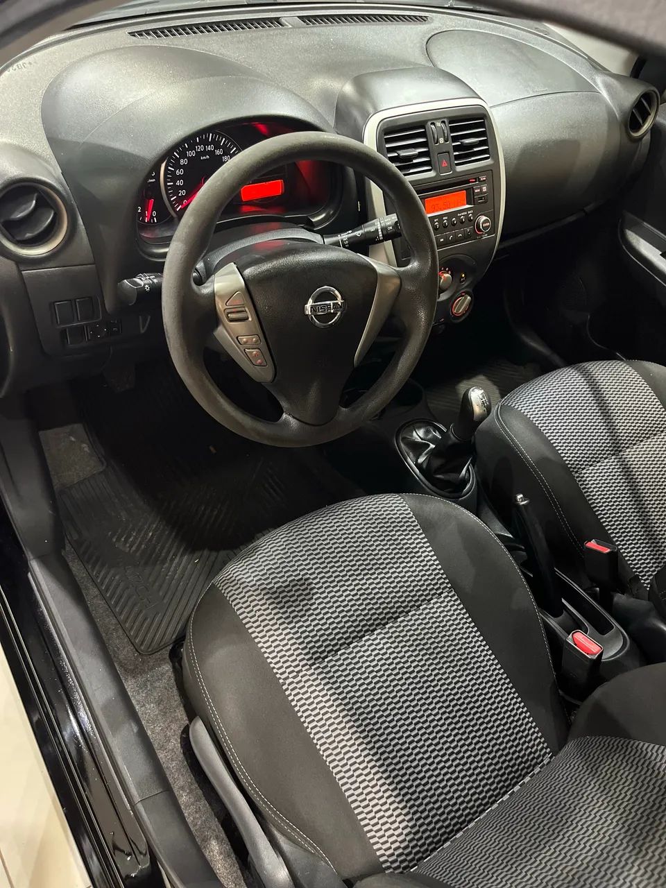 Nissan MARCH 5