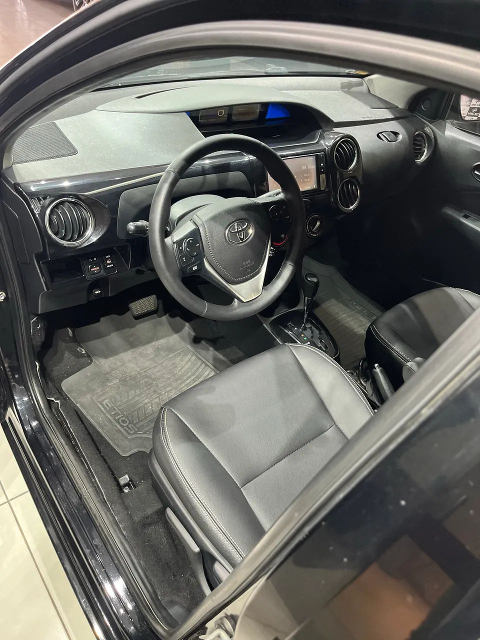 Toyota ETIOS 5
