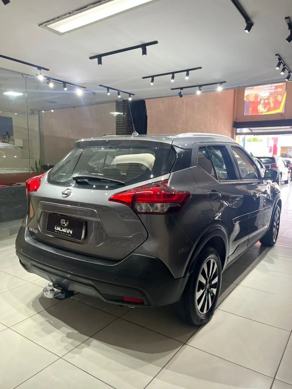 Nissan KICKS 4