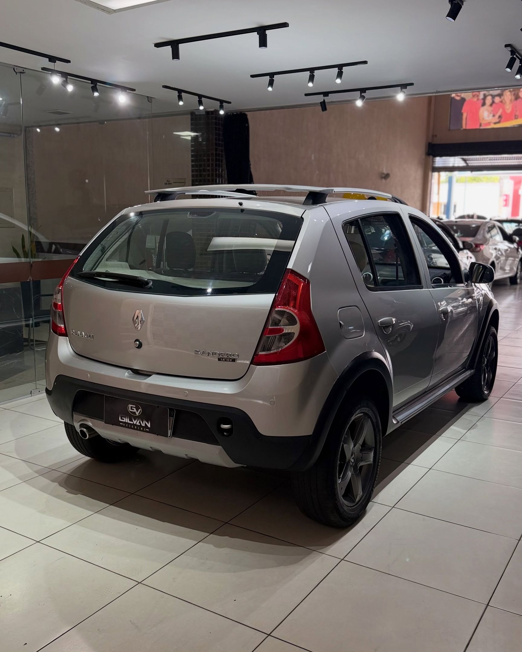 Renault SANDERO 8