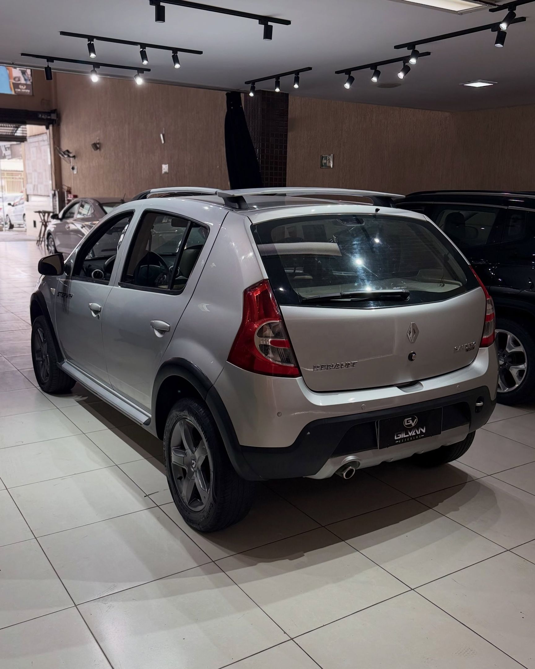 Renault SANDERO 9