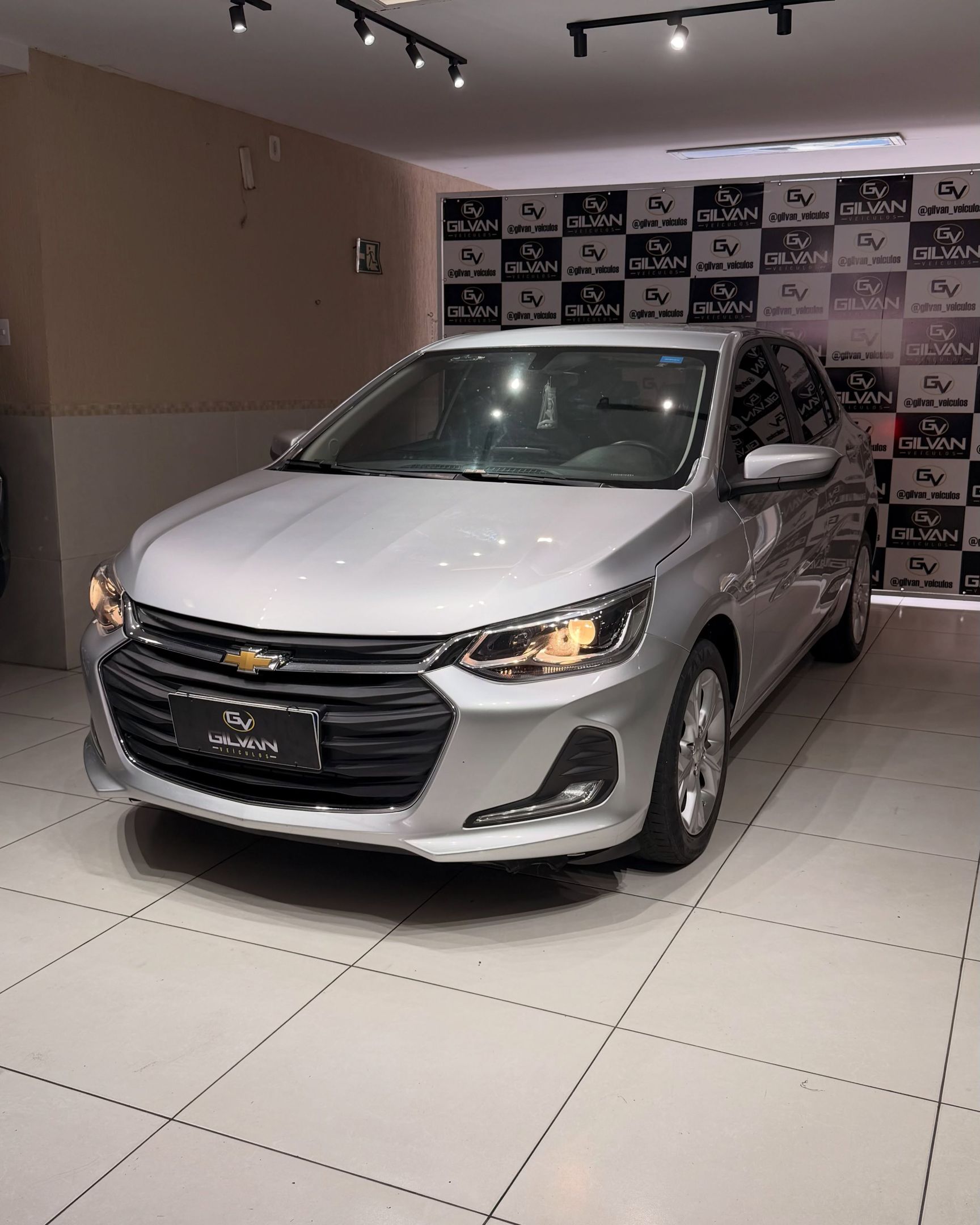 GM - Chevrolet ONIX 4