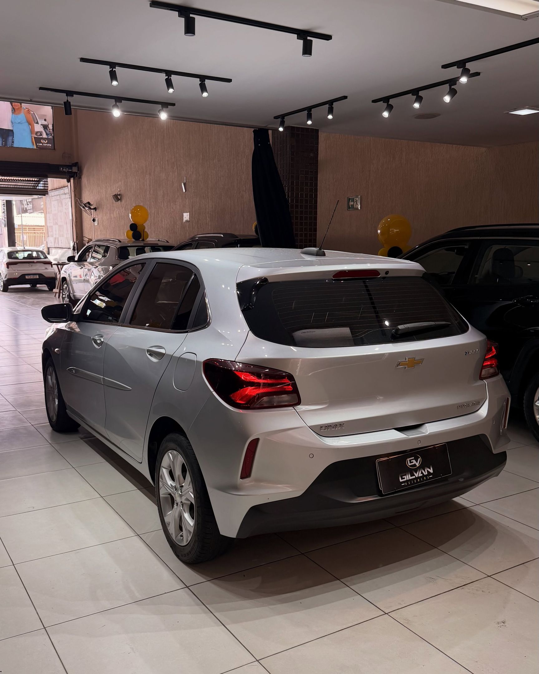 GM - Chevrolet ONIX 8