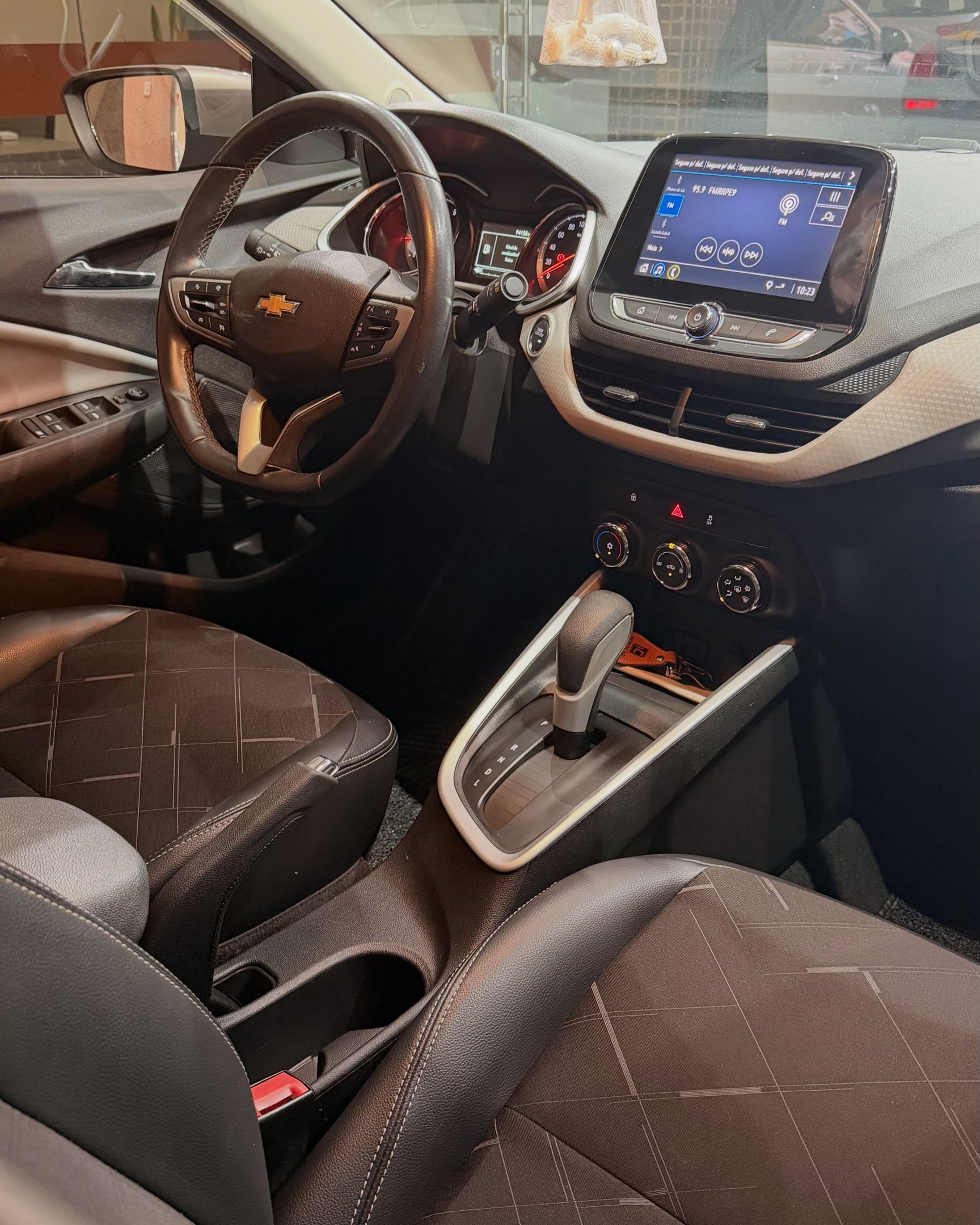 GM - Chevrolet ONIX 6