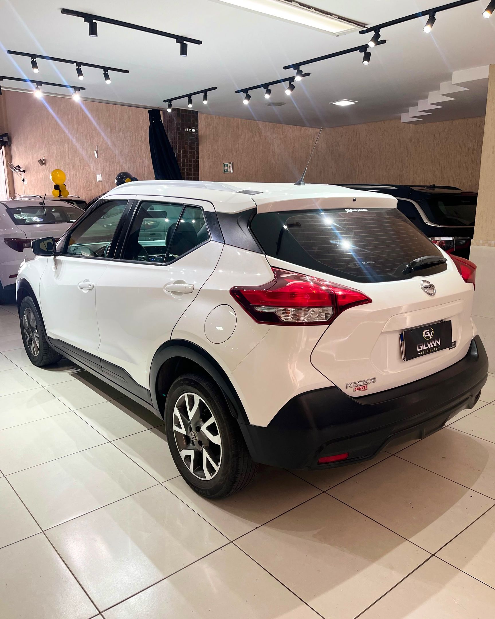 Nissan KICKS 9