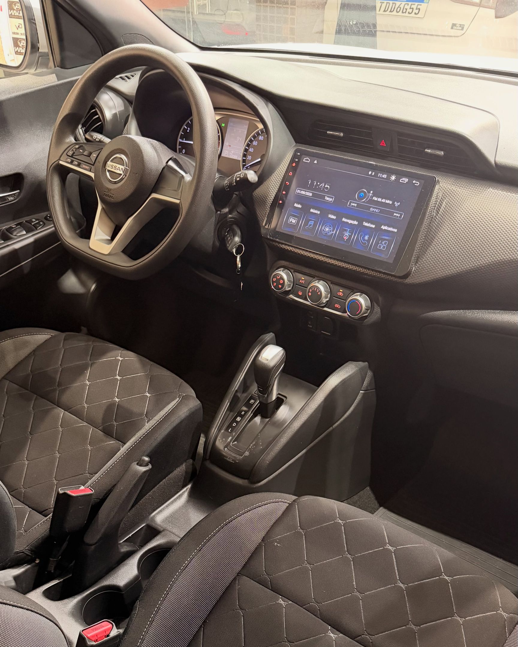 Nissan KICKS 4