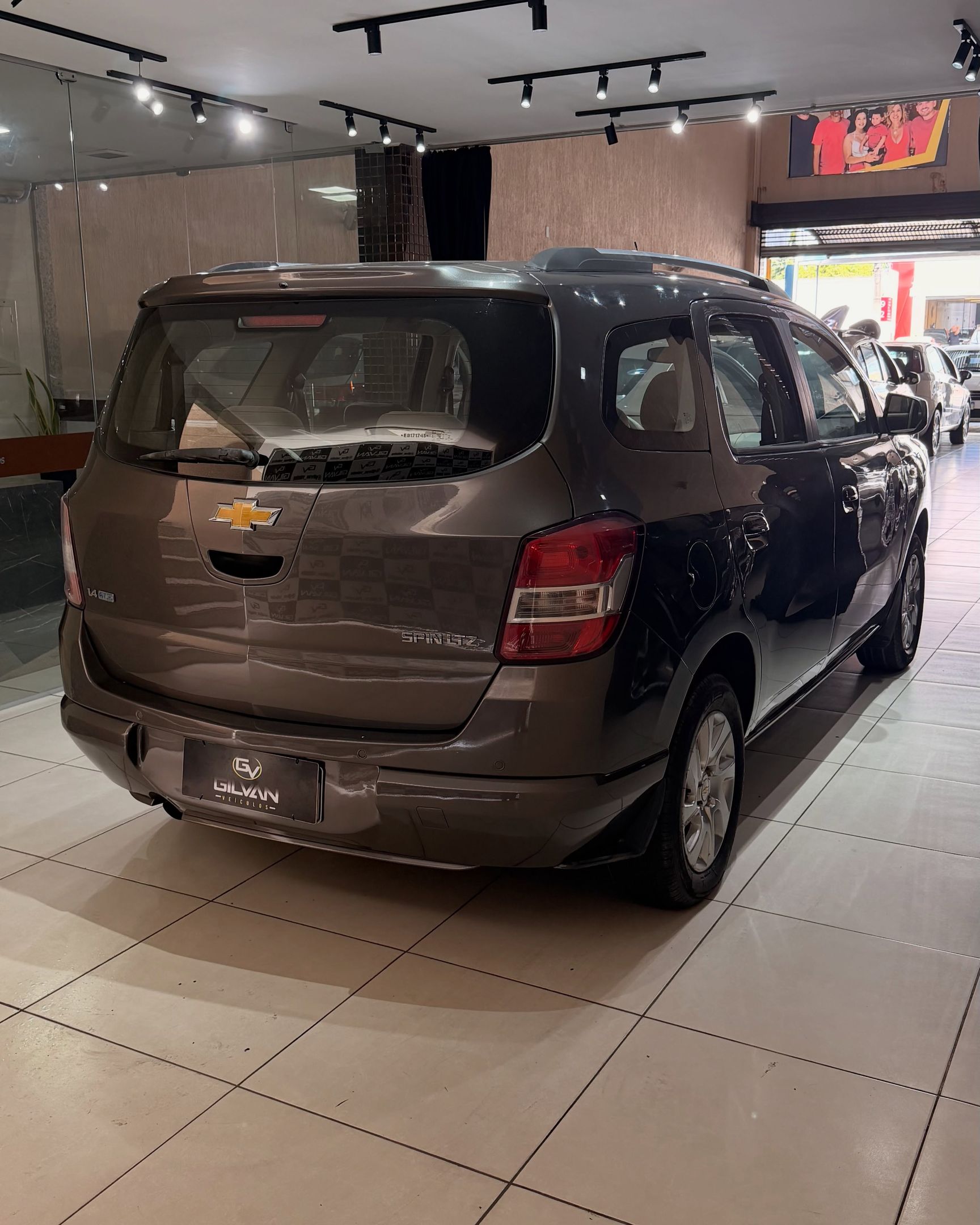 GM - Chevrolet SPIN 9