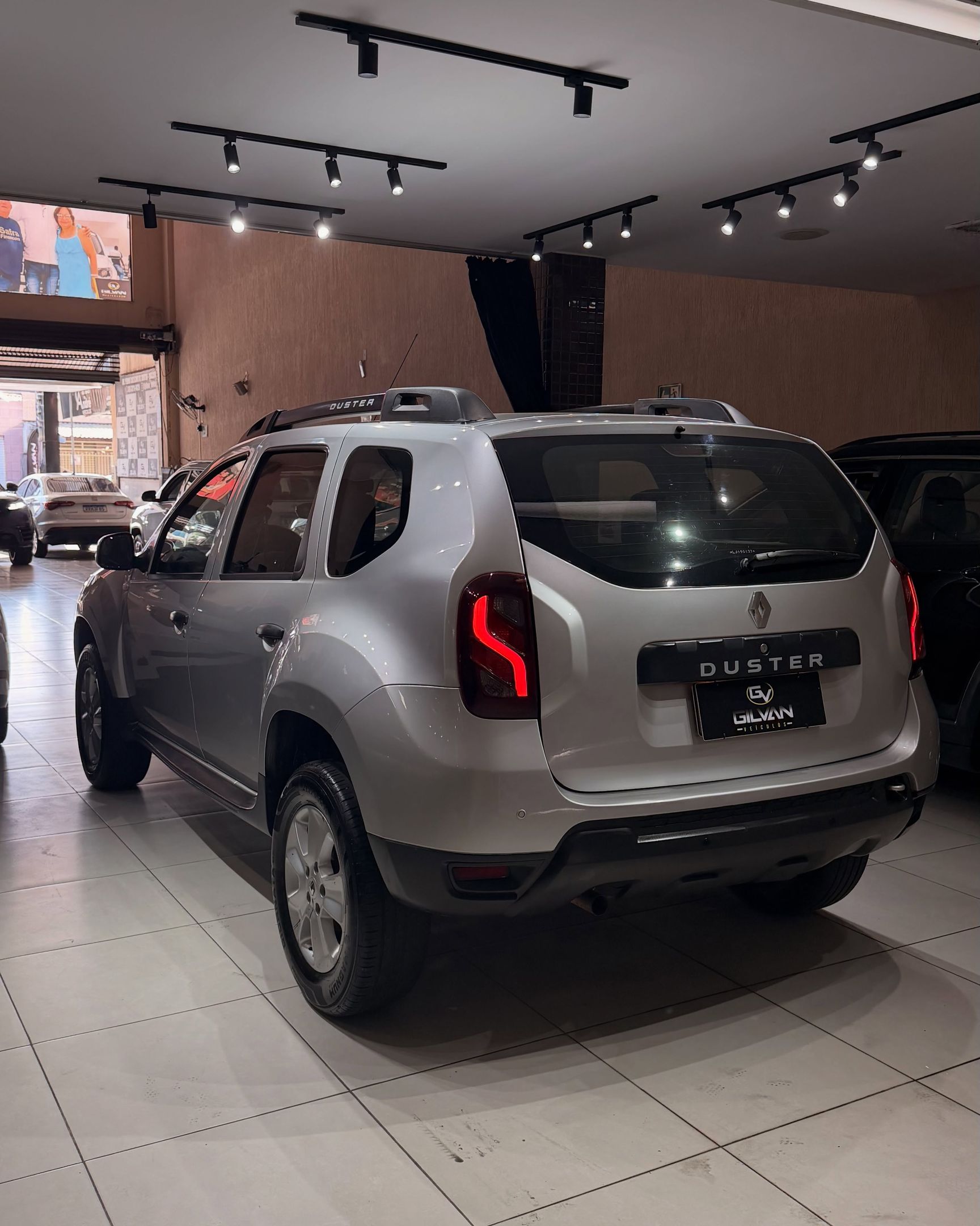 Renault DUSTER 8