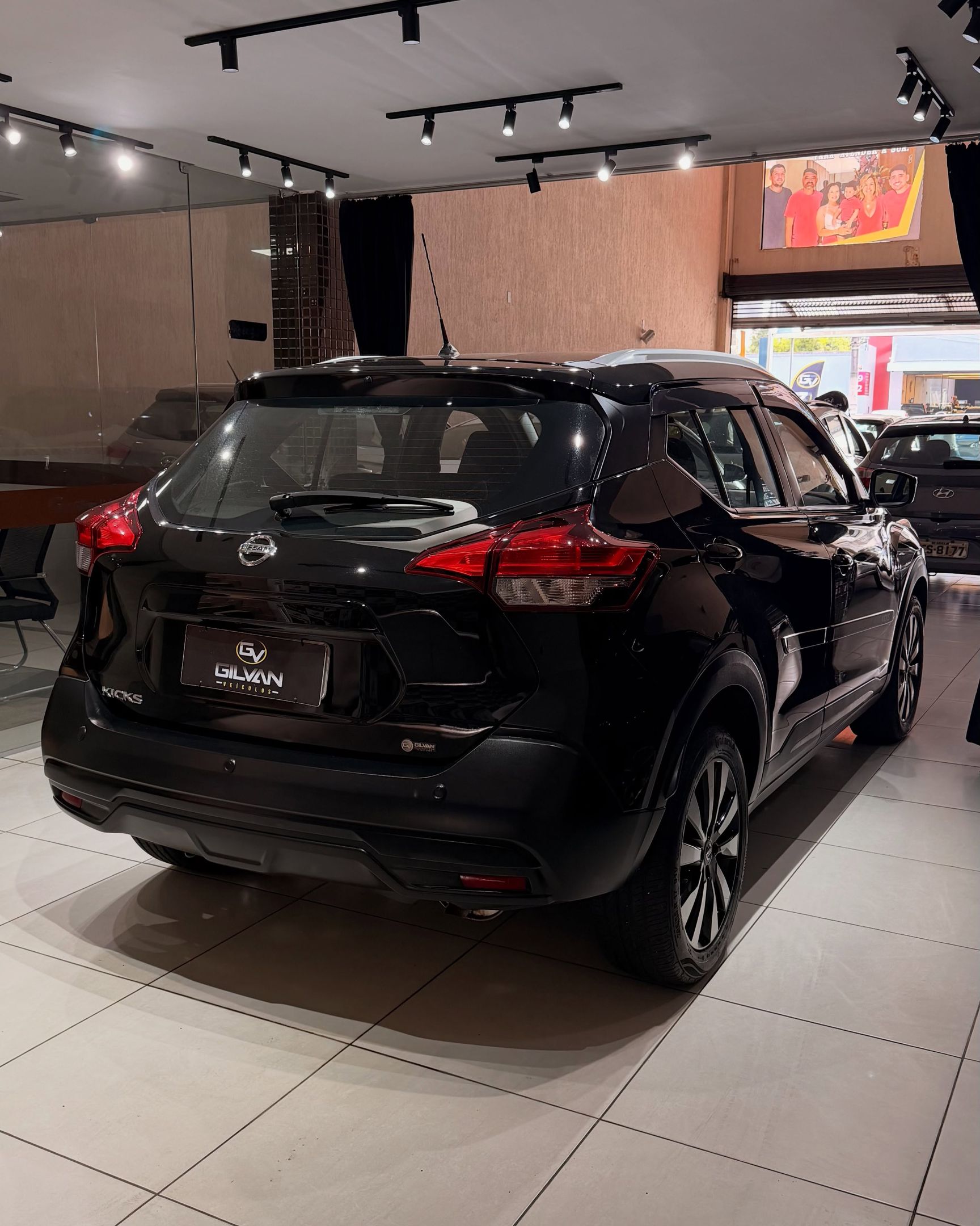 Nissan KICKS 9