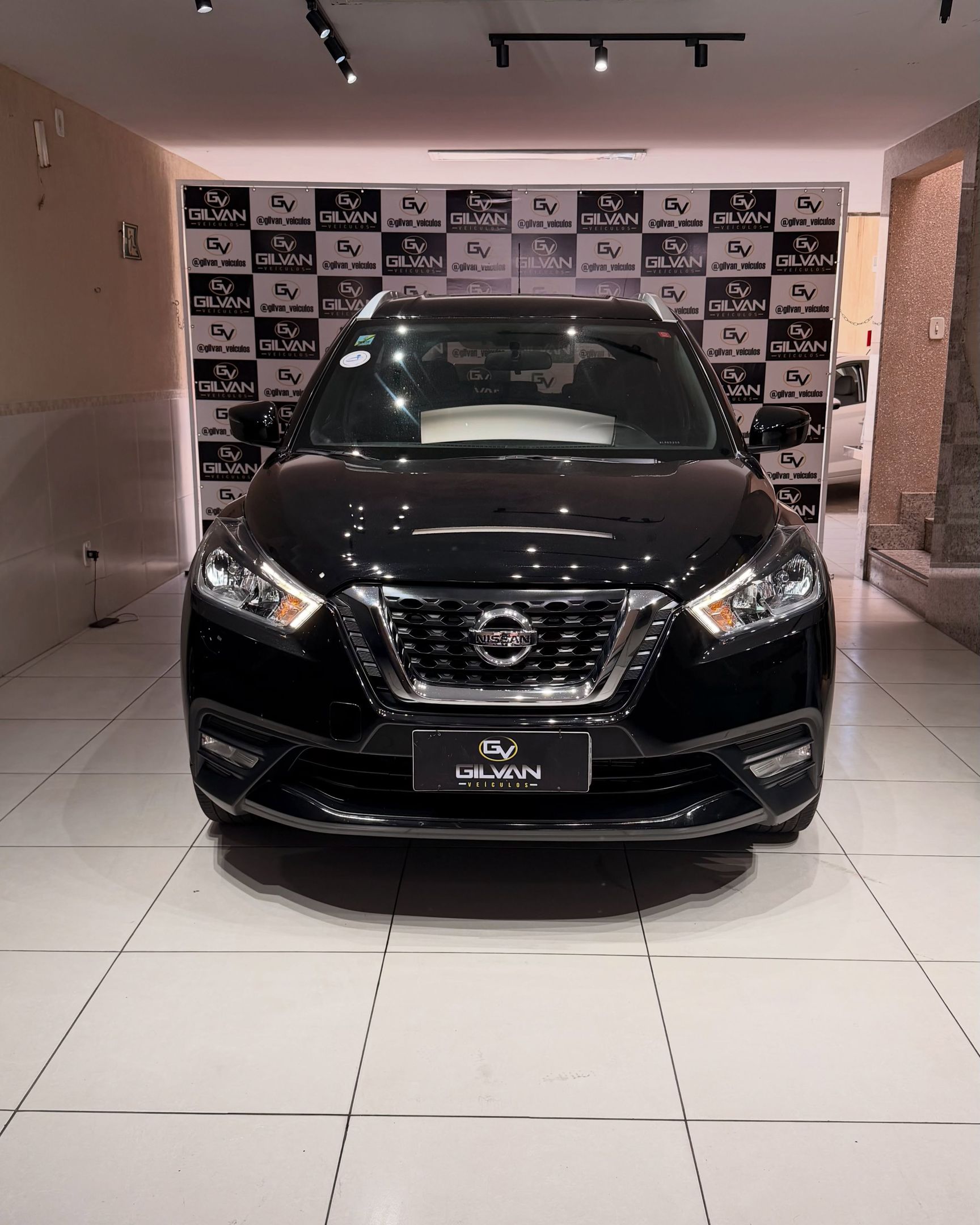 Nissan KICKS 5