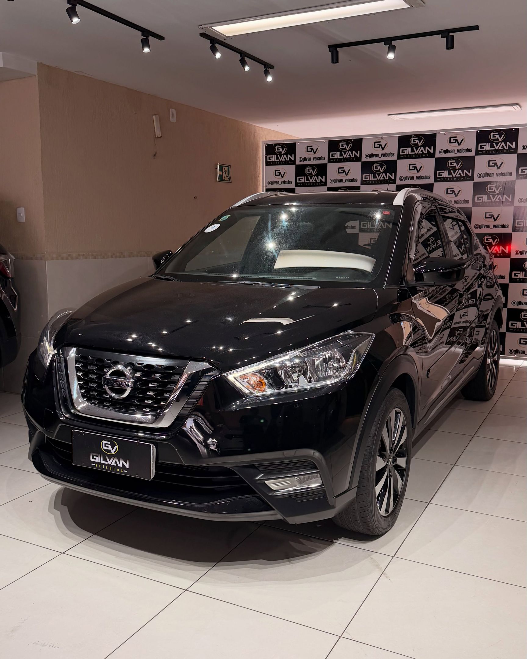 Nissan KICKS 4