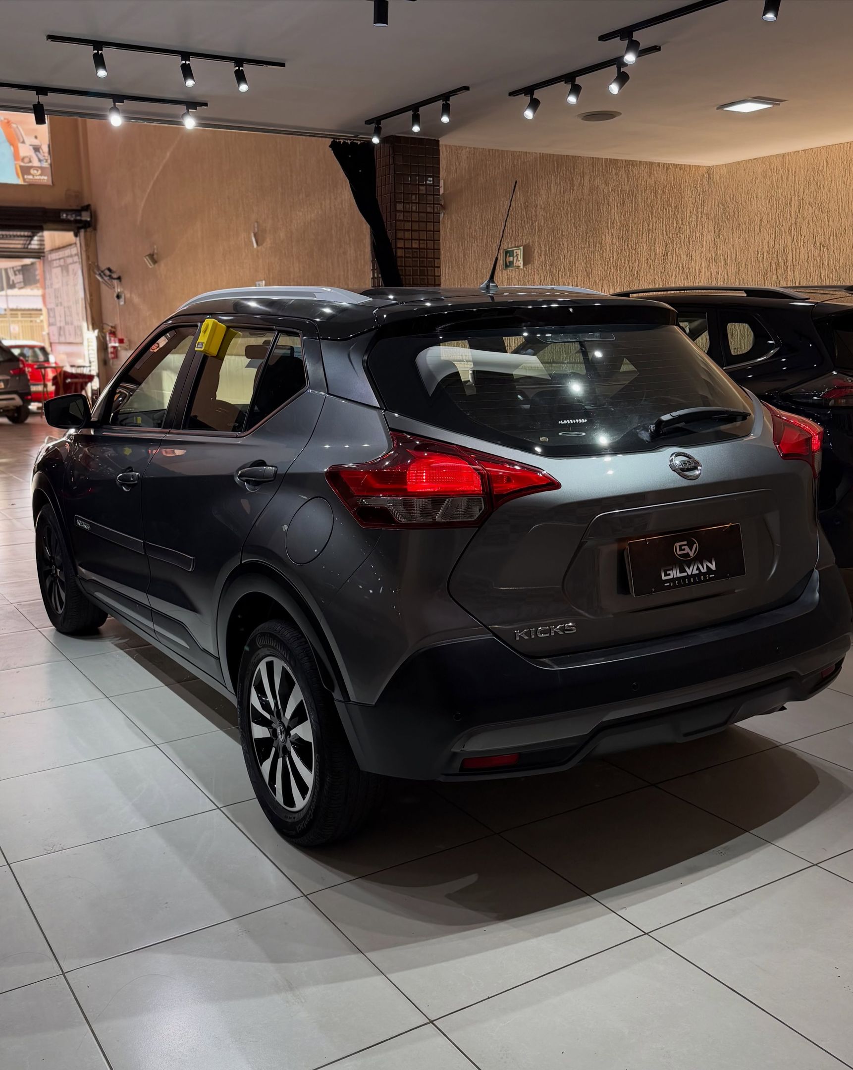 Nissan Kicks 9