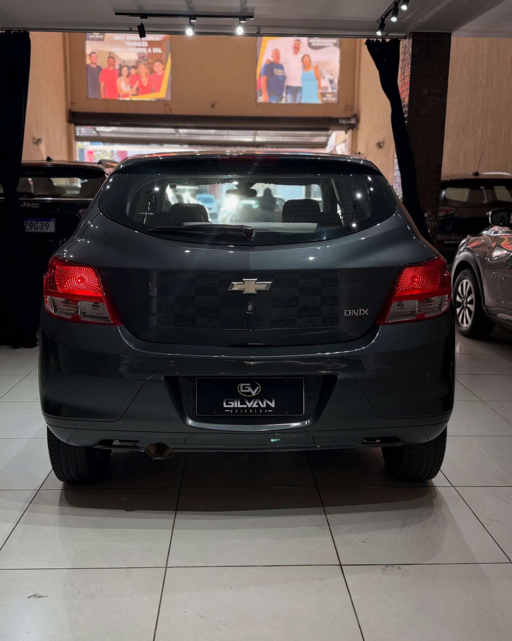 Chevrolet Onix 10