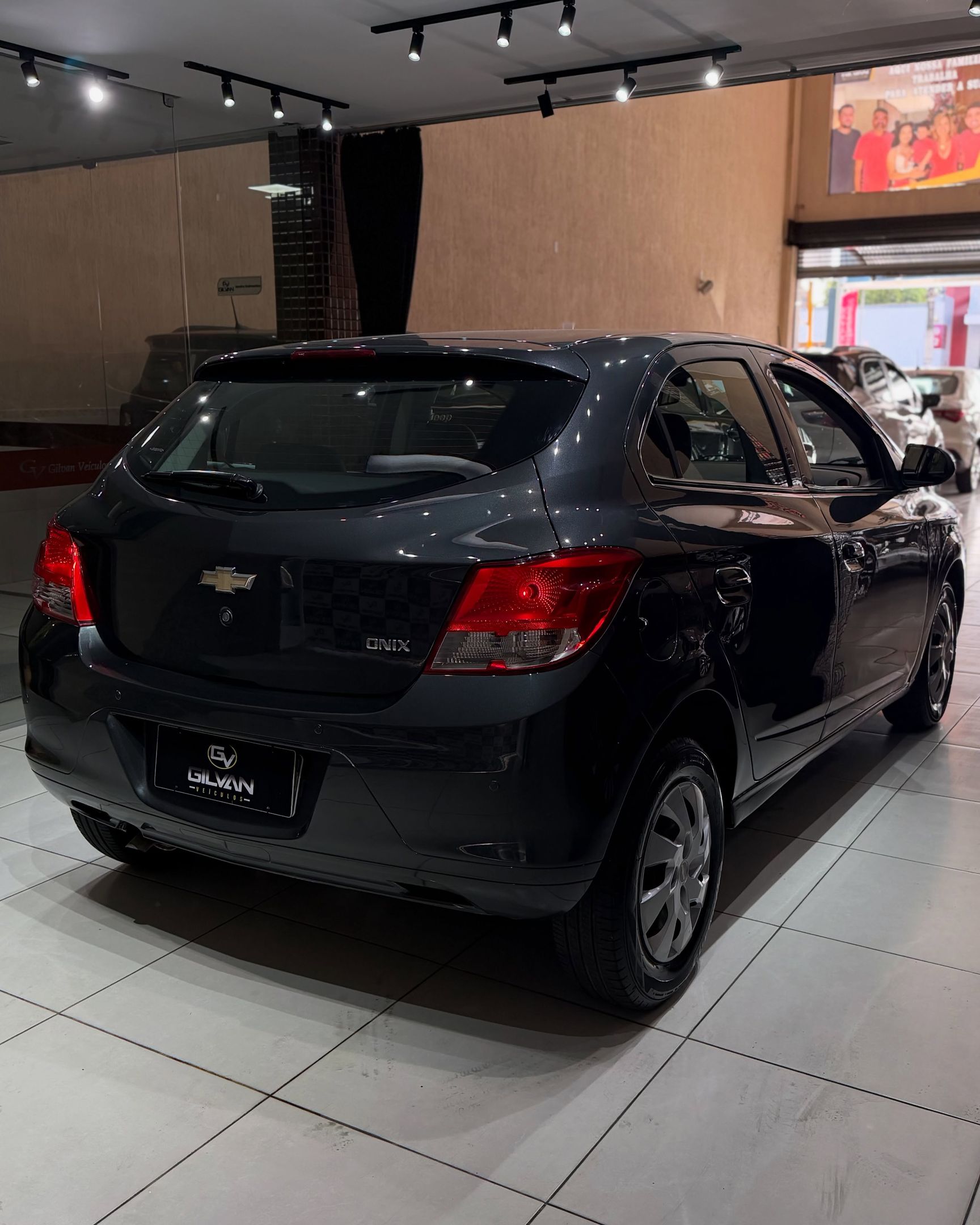 Chevrolet Onix 8