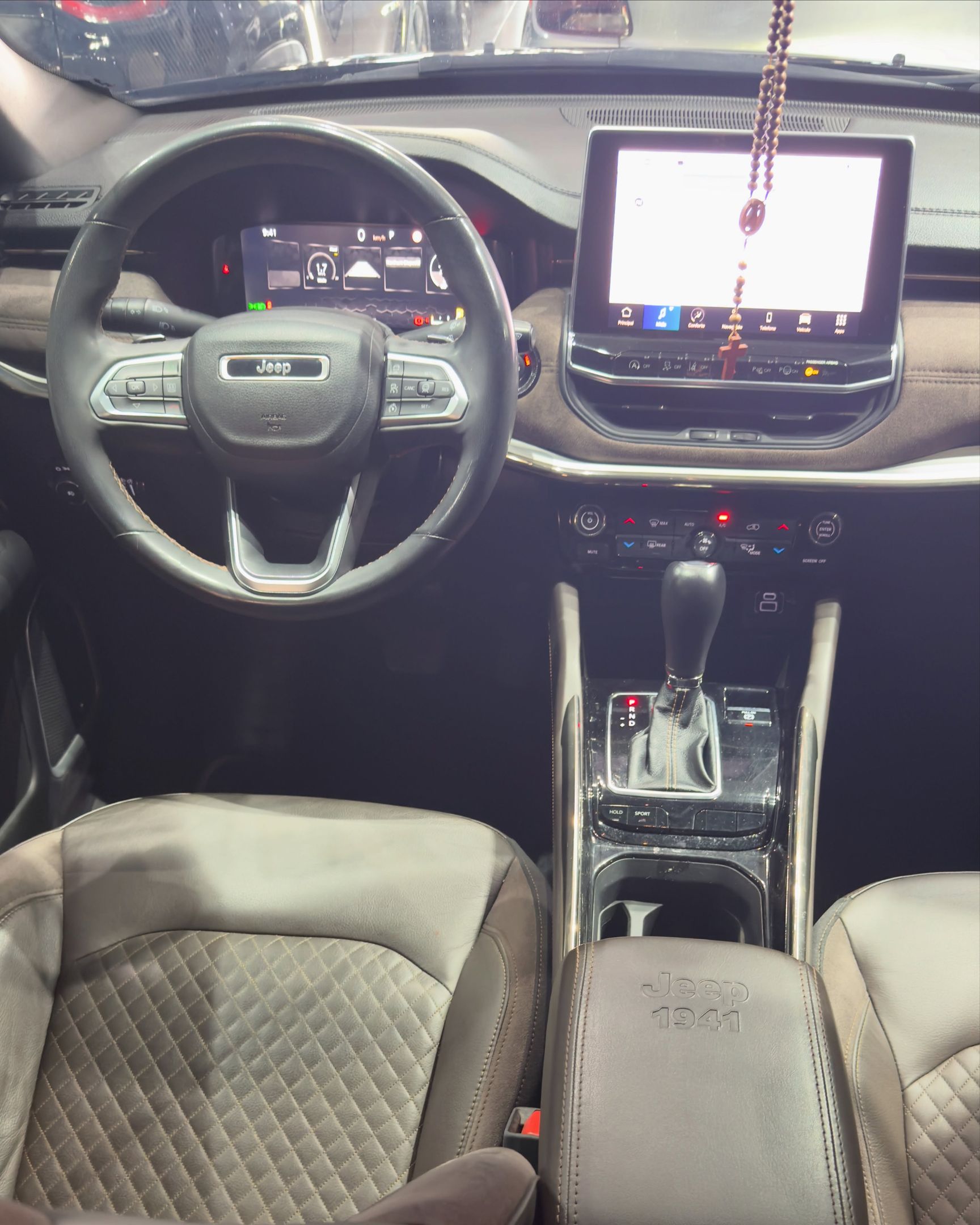 Jeep Commander 8