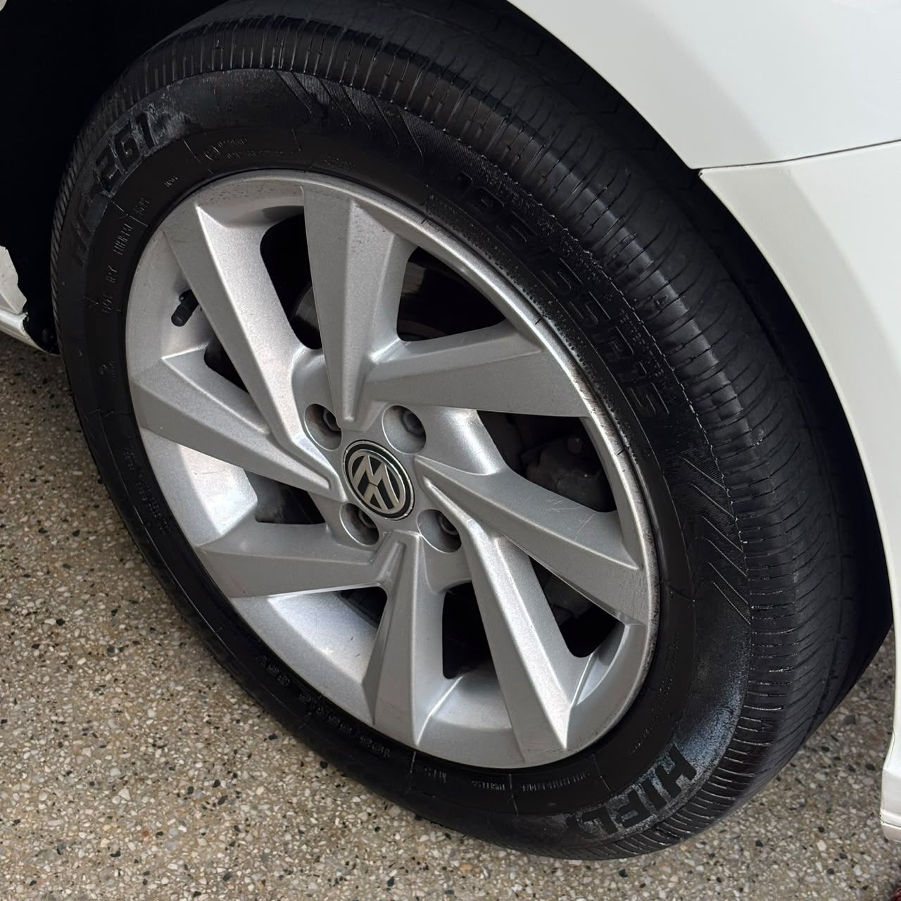 Volkswagen Voyage 8