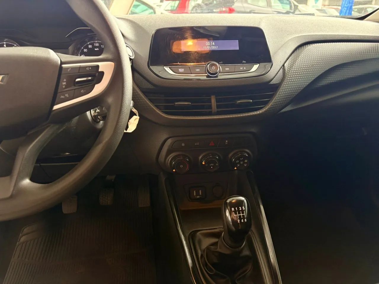 Chevrolet ONIX 6