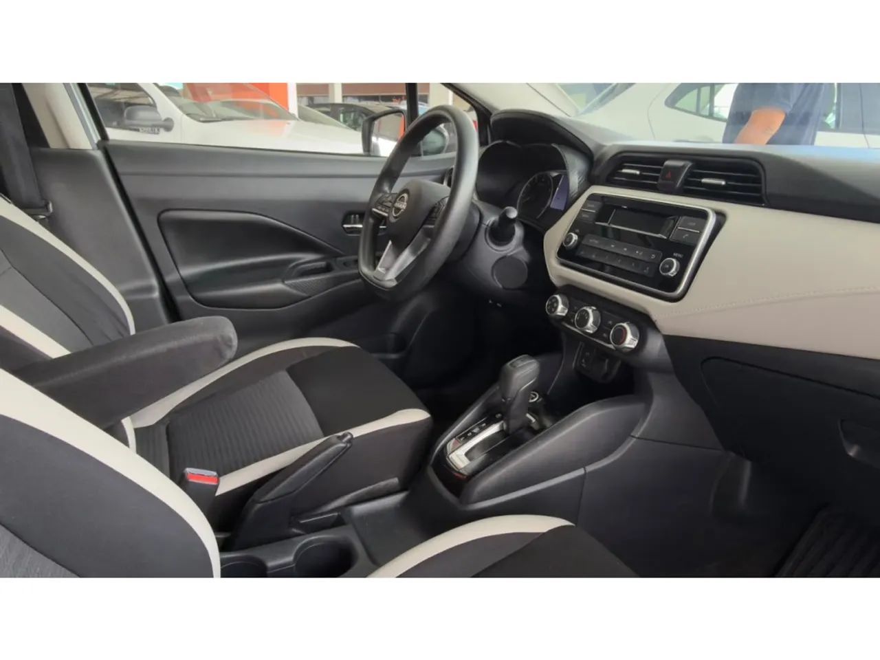 Nissan VERSA 11