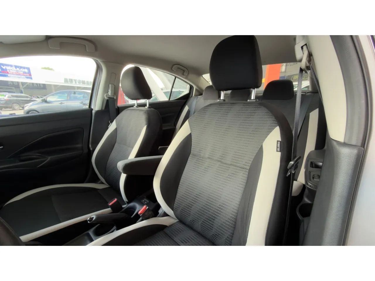 Nissan VERSA 8