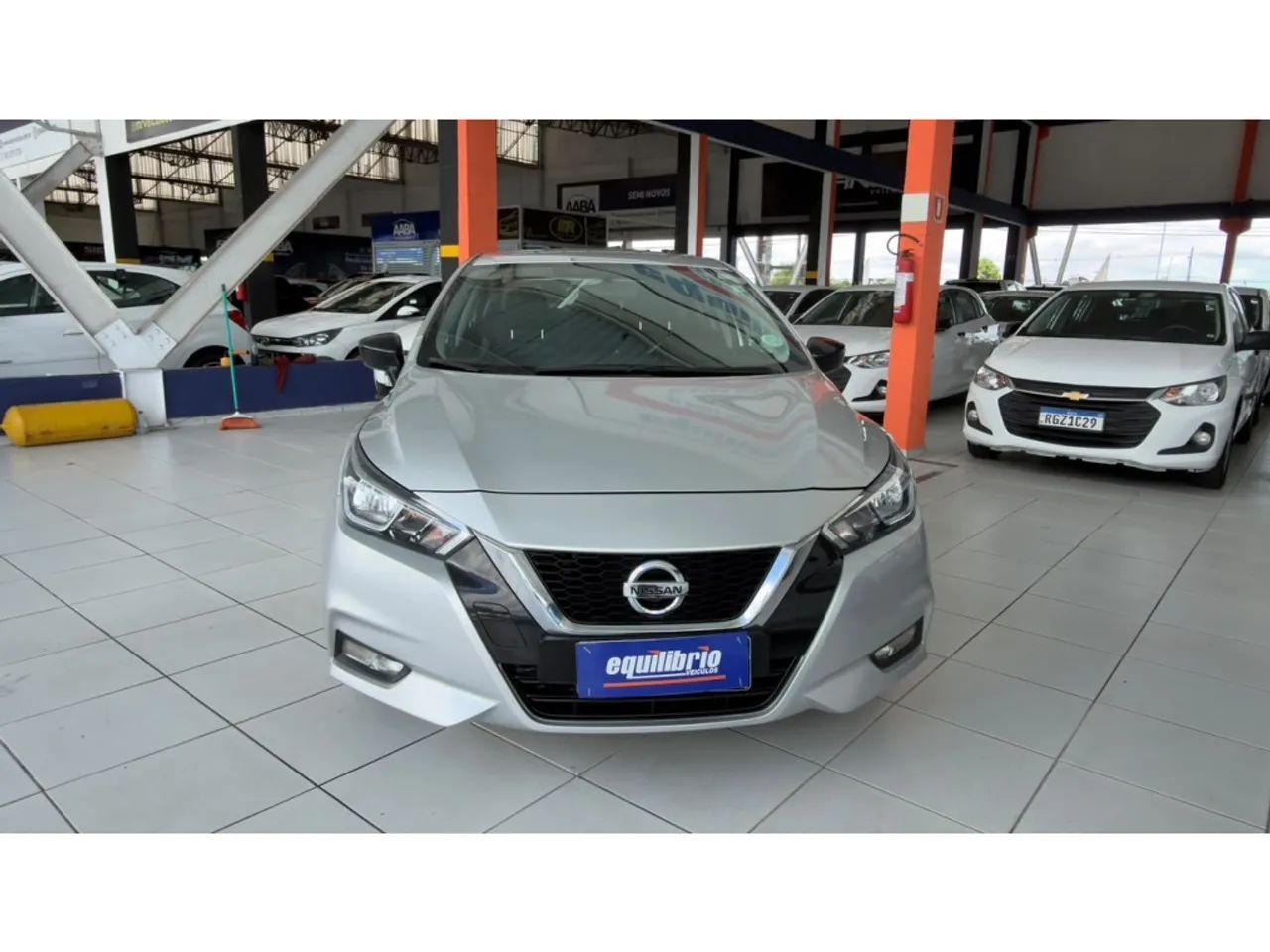 Nissan VERSA 5
