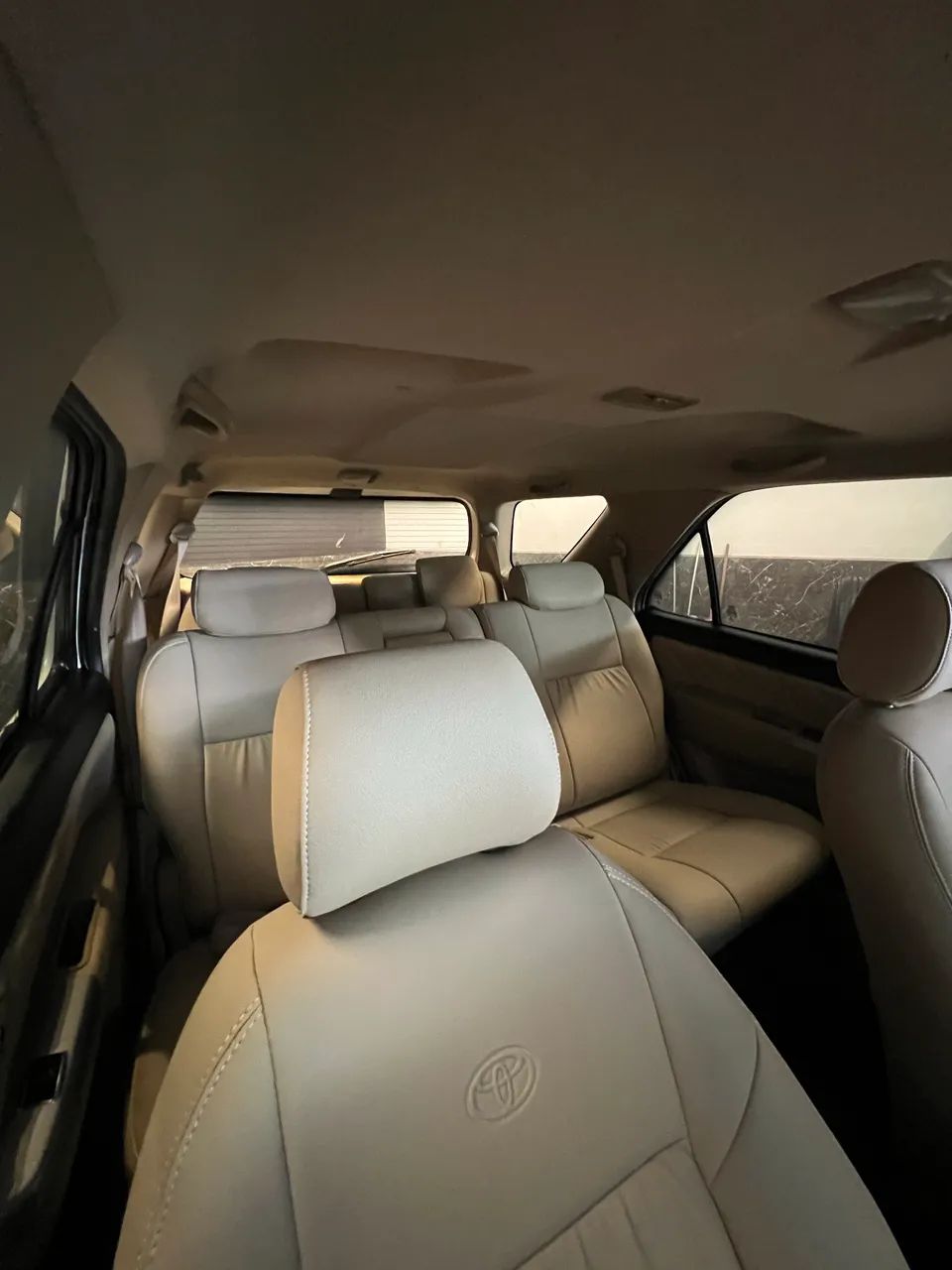 Toyota HILUX 8
