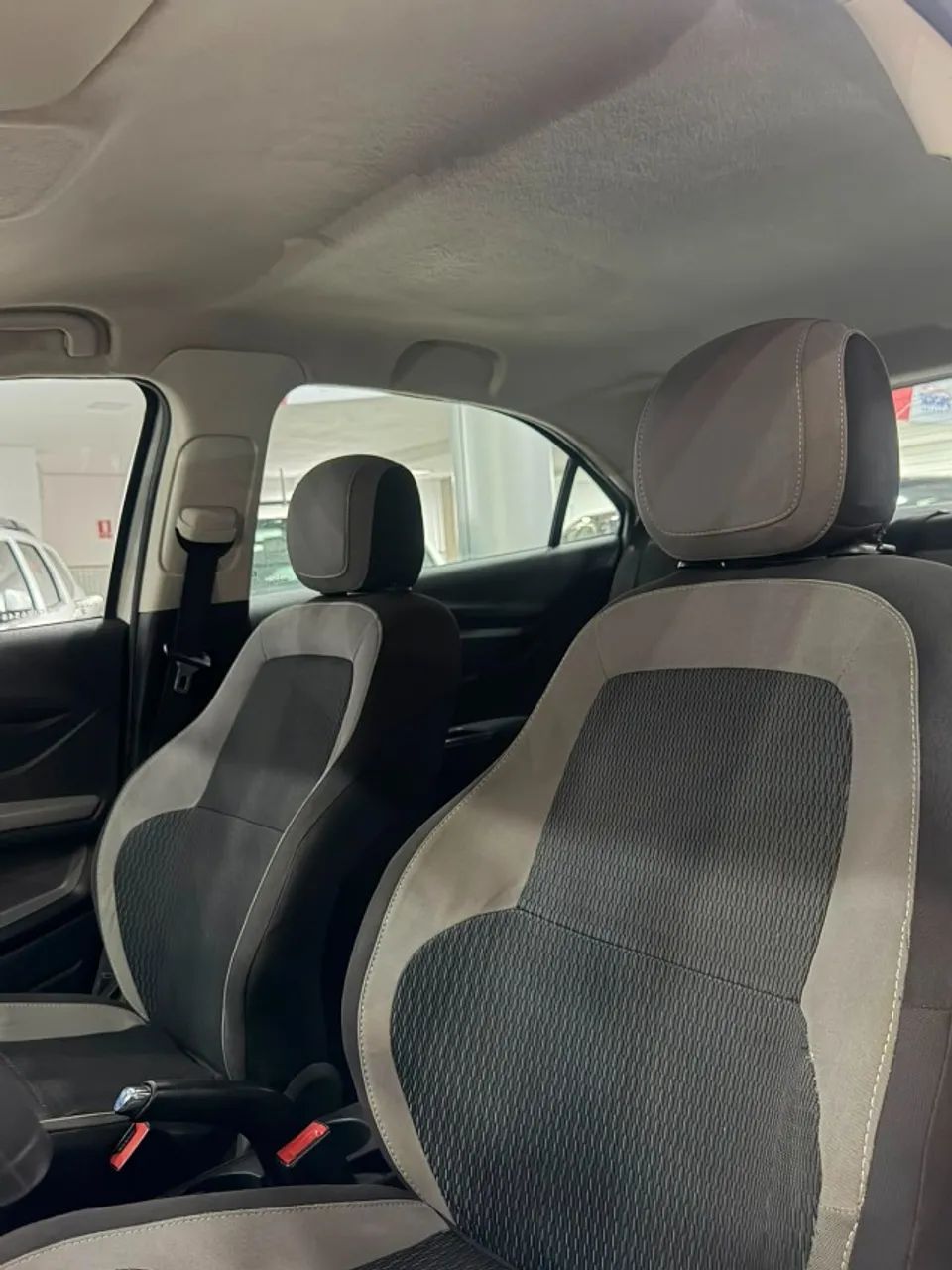 Chevrolet ONIX 8