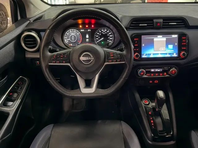 Nissan VERSA 5