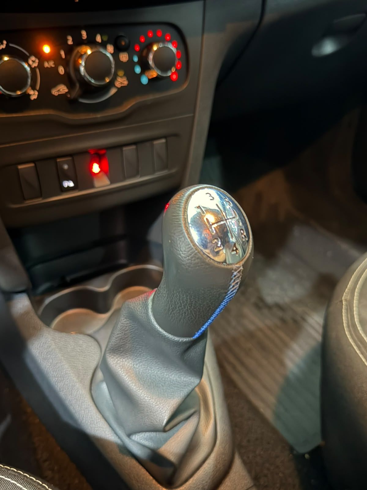 RENAULT SANDERO 10