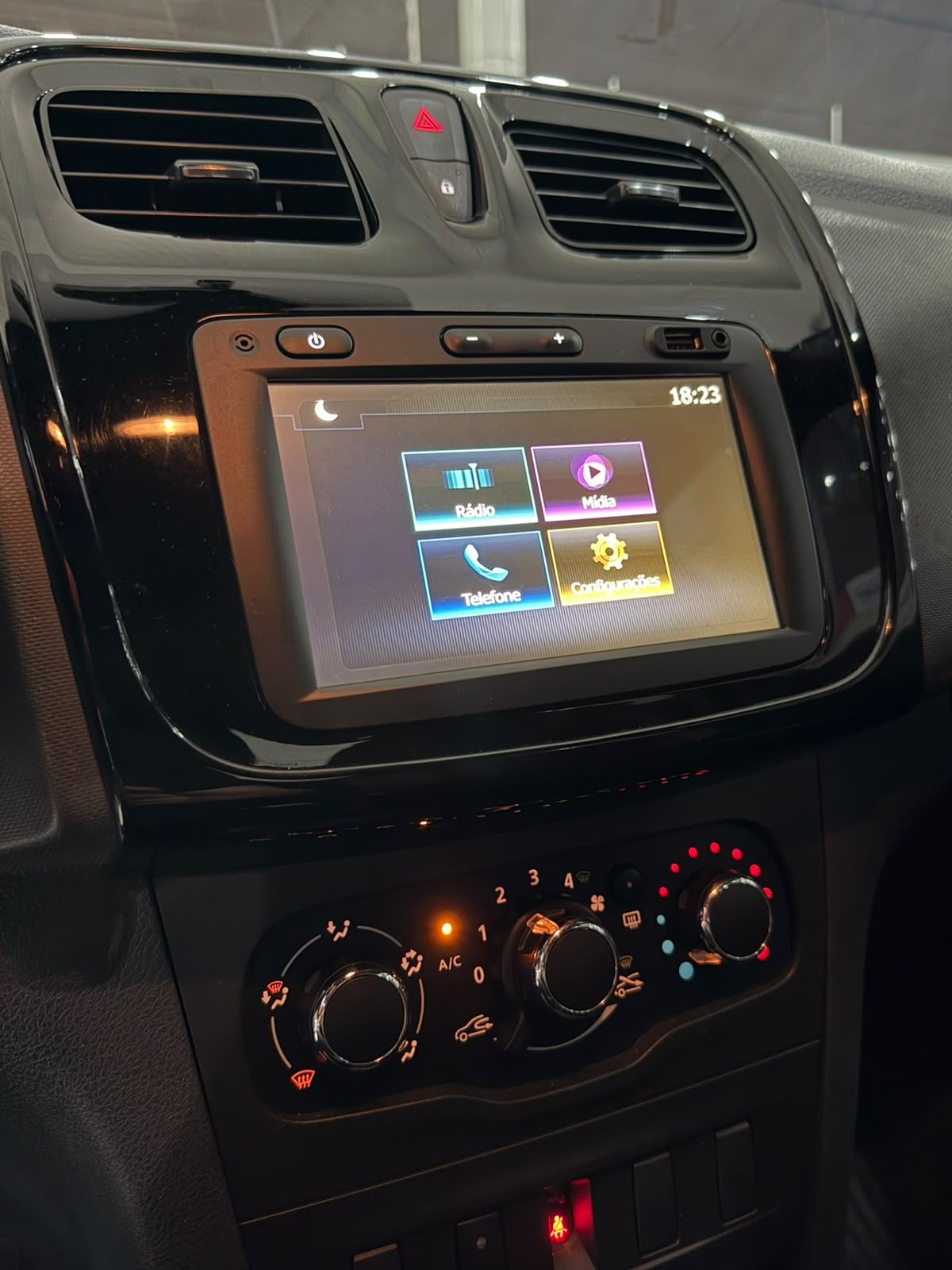 RENAULT SANDERO 8