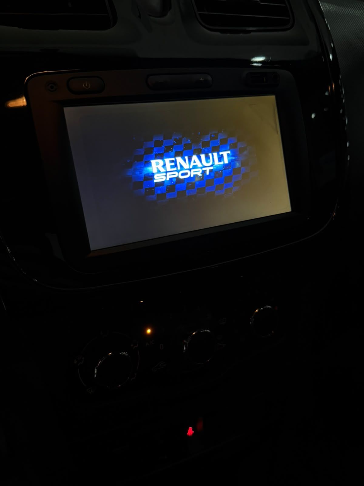 RENAULT SANDERO 9