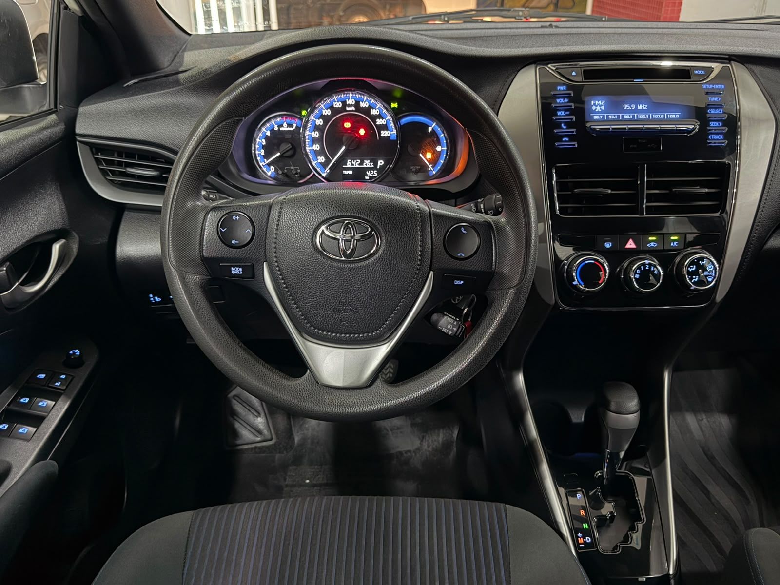 TOYOTA YARIS HATCH 5