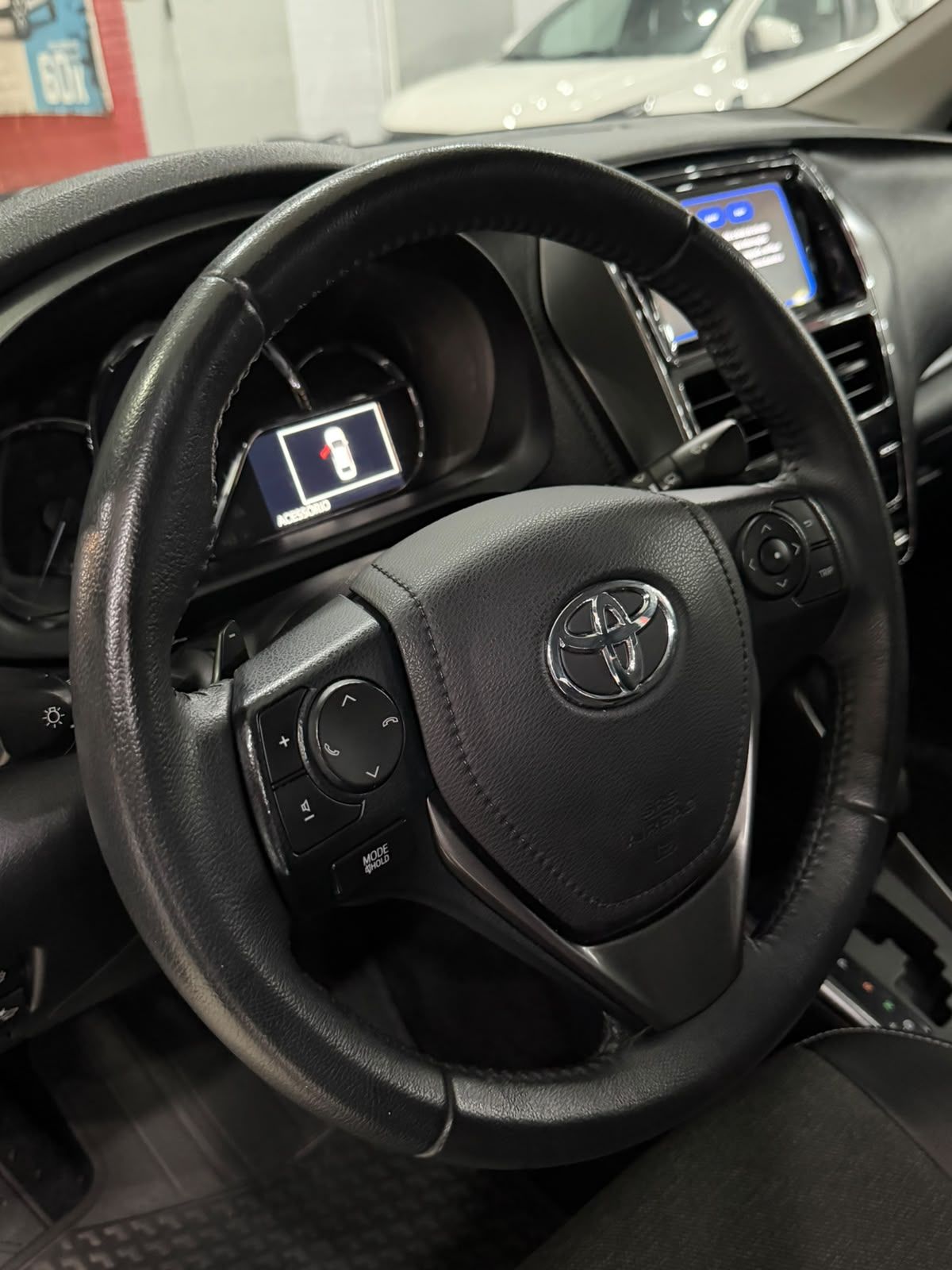 TOYOTA YARIS 5