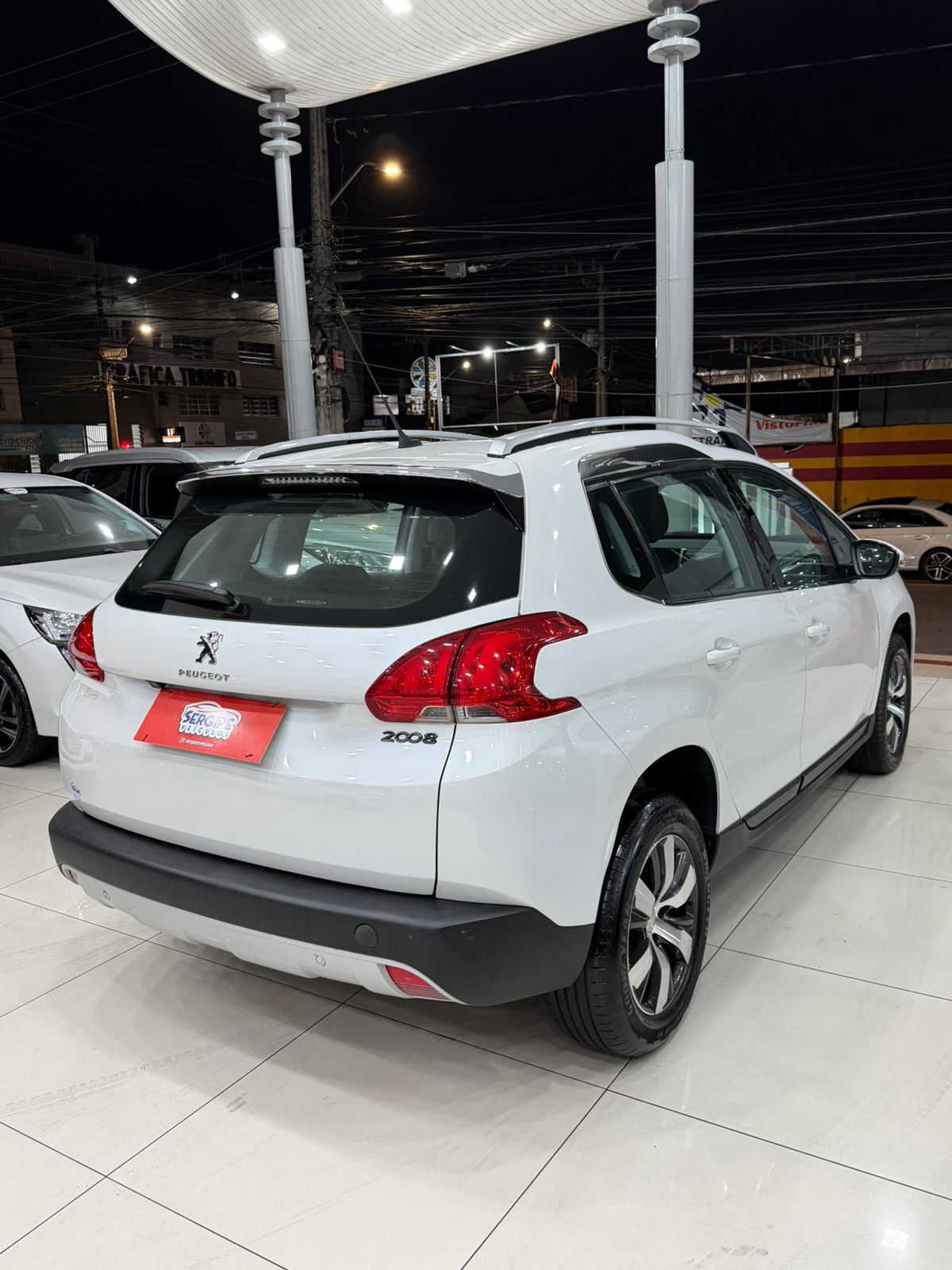 PEUGEOT 2008 4