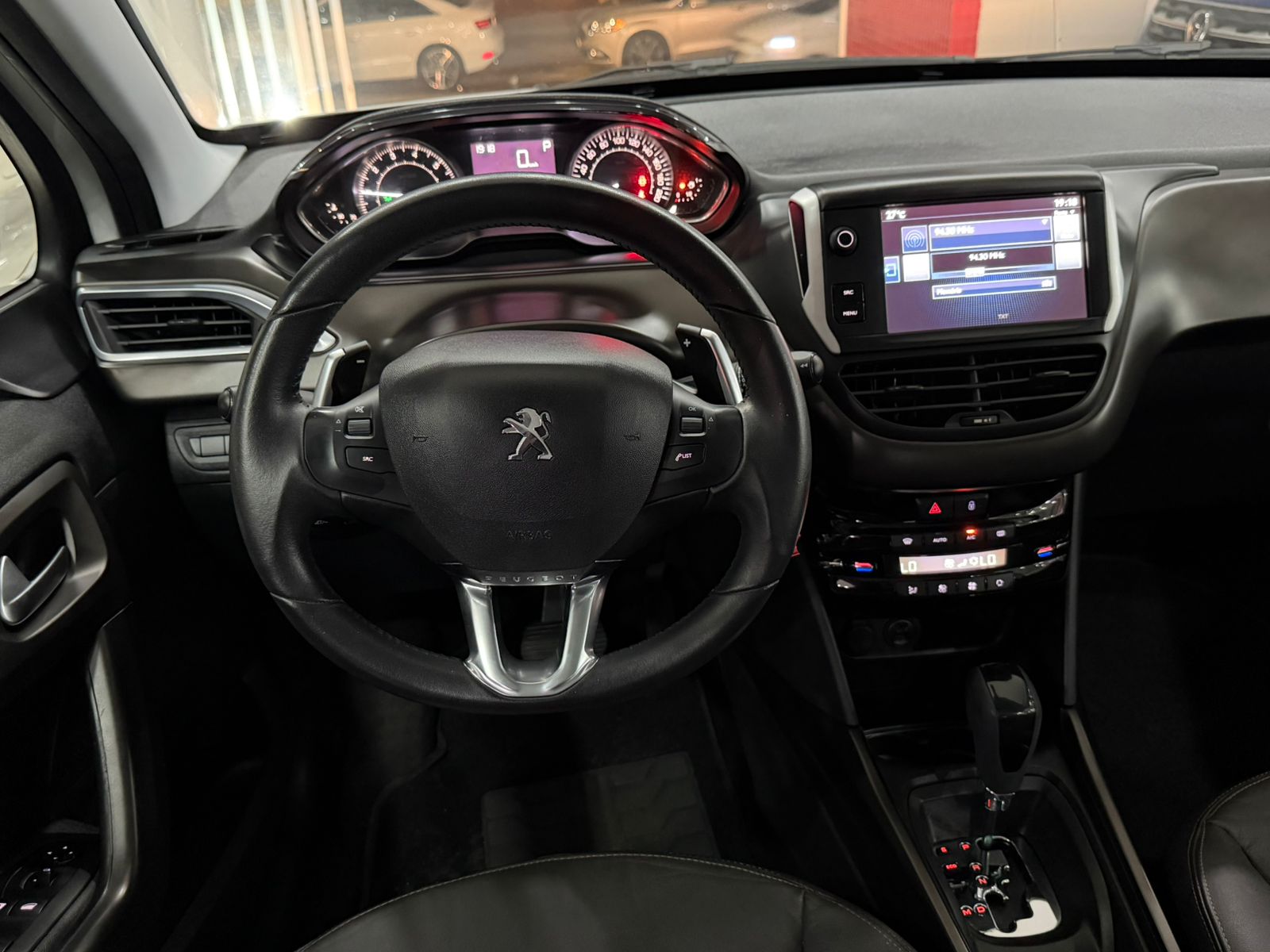 PEUGEOT 2008 6